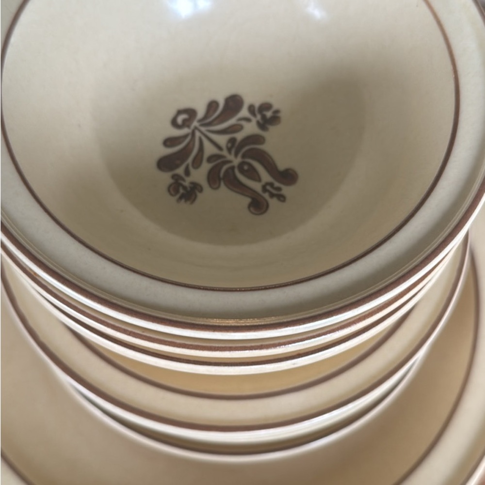 Pfaltzgraff Vintage Dinnerware Set